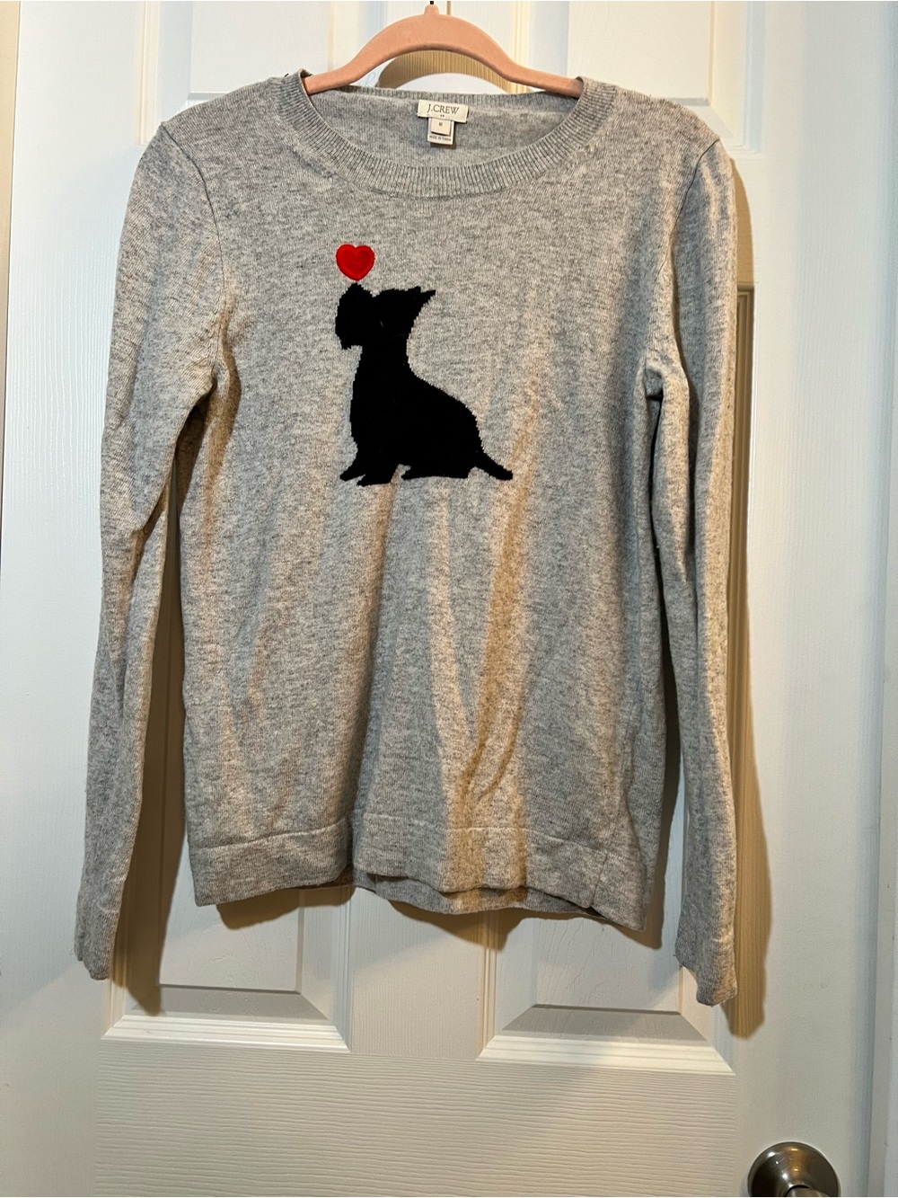 🦋 J. Crew Gray Sweater with Black Dog Motif and Red Heart Accent size medium